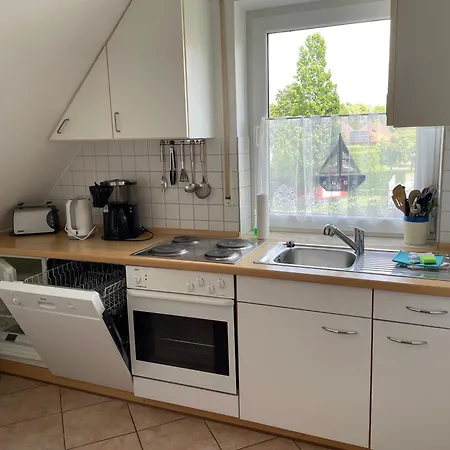 Ferienwohnungen Wiek, Haus Luv & Lee Wiek auf Ruegen Exterior photo