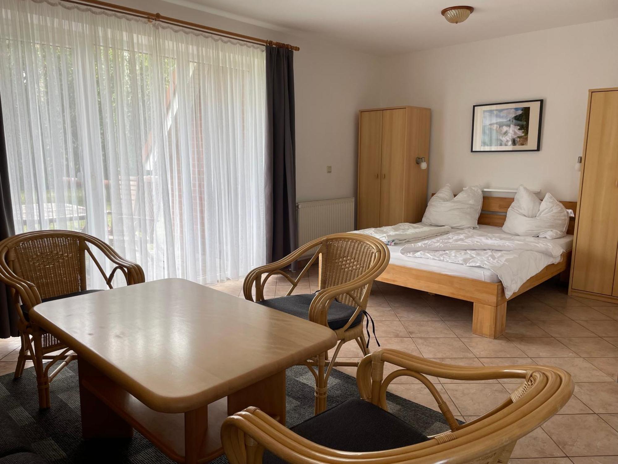 Wiek, Haus Luv & Lee Apartment